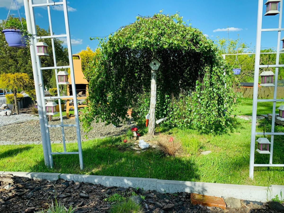 Apartament Rodzinny Z Ogrodem チェシン エクステリア 写真